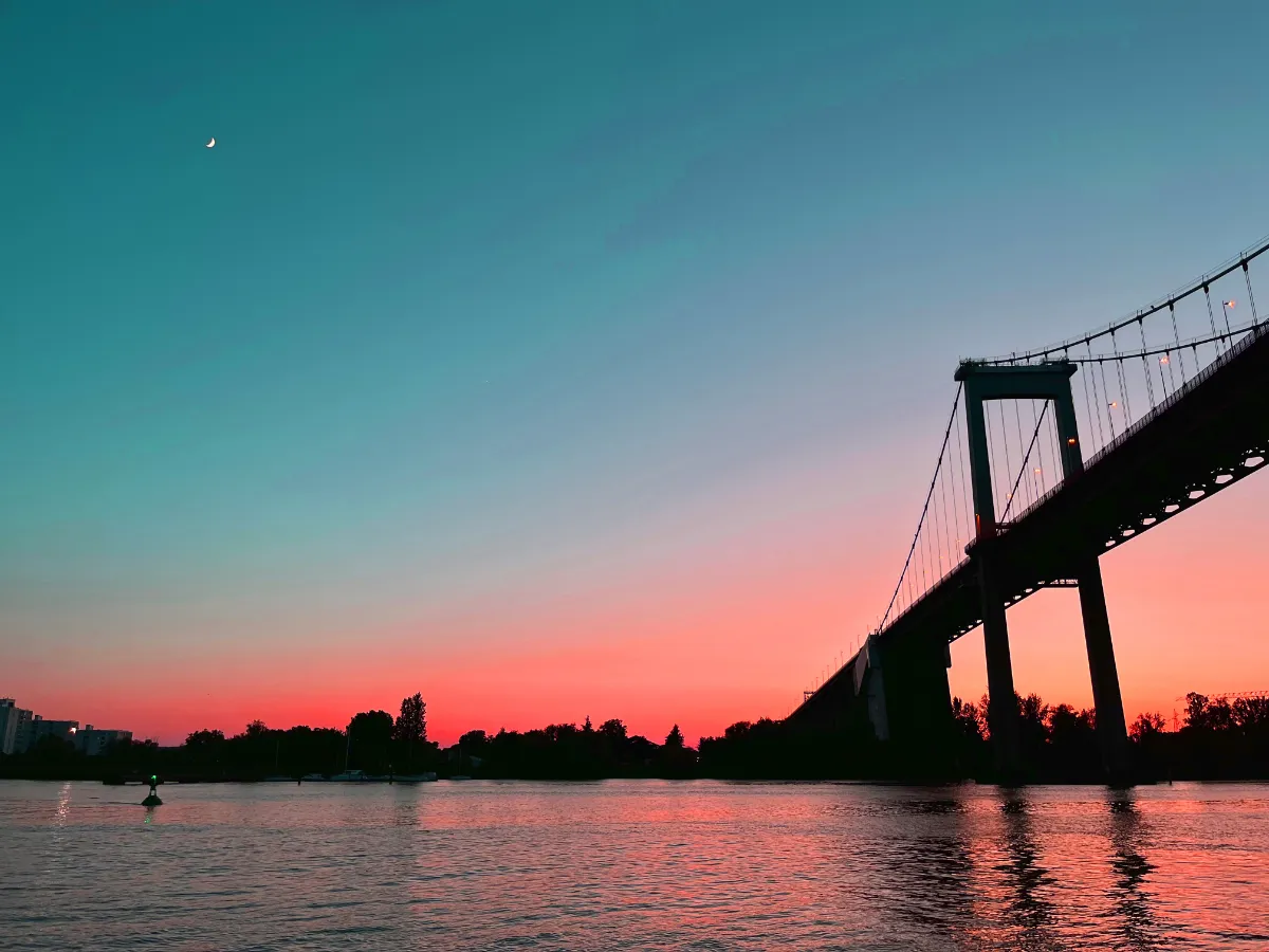 Coucher de soleil à Bordeaux sur le Pont d'Aquitaine