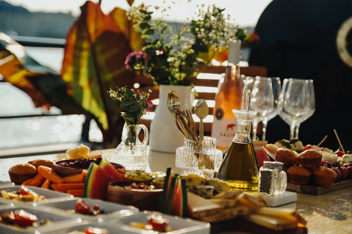 Croisière festive sur la péniche Tango à Bordeaux