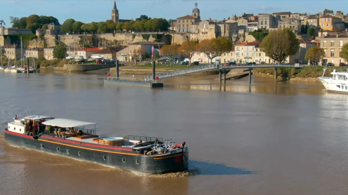 Week-end en péniche devant la citadelle de Bourg